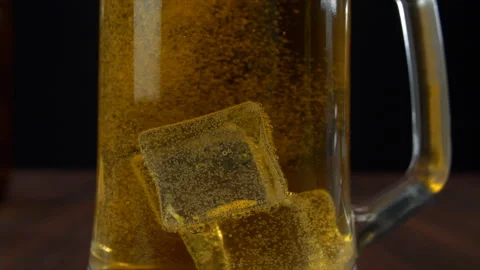 Bubbles are being formed in an already filled glass of beer - a refreshing drink 스톡 동영상 162017611