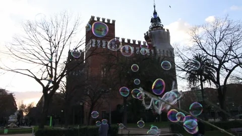 Bubbles in Barcelona Видео 298650636