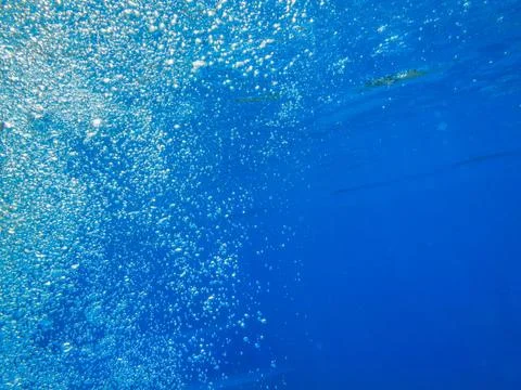 Bubbles in blue clear water Stock-Fotos