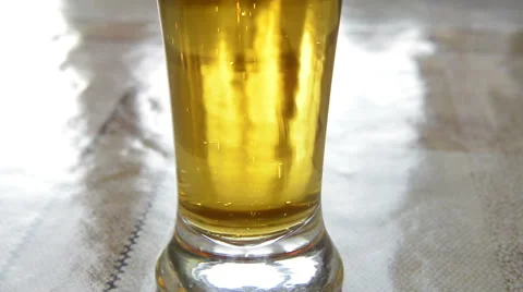 Bubbles in a glass of beer 動画素材 48904101