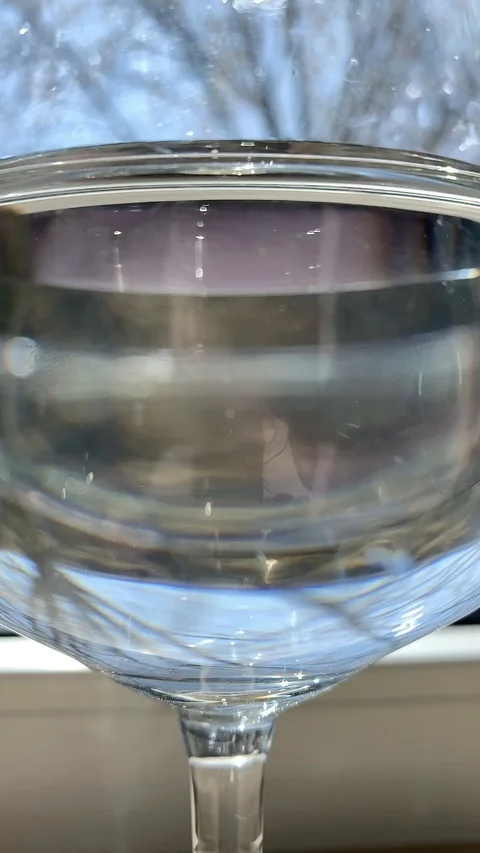 Bubbles in a glass of water. Stock Footage 128437692