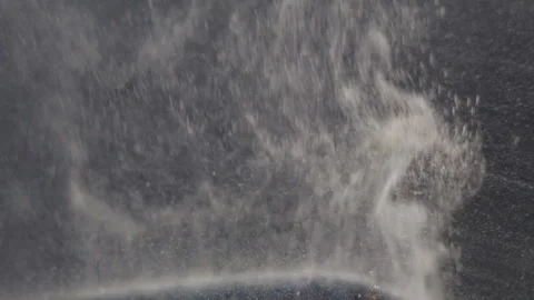 Bubbles of hydrogen gas produced during electrolytic reaction. Vidéo 319750328