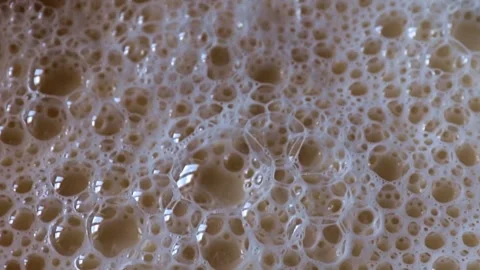Bubbles in the milk foam Video stock 337706264