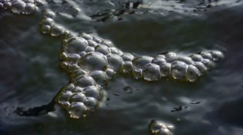 Bubbles Moving Away from the Base of a Waterfall. Vídeos de archivo 35442629