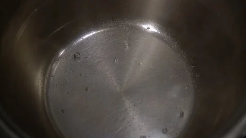 Bubbles in a pan Video stock 120137779