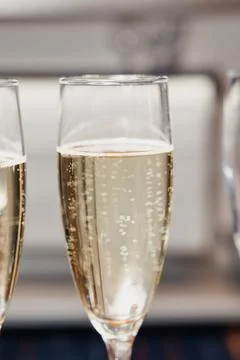 Bubbles rise gently inside the glass Fotos Stock