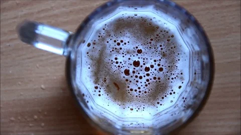Bubbles on a surface of beer in a glass Stock Footage 77862680