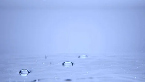 Bubbles on surface of water in slow motion. Close up. Video stock 116448871
