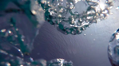 Bubbles Surfacing in Slow Motion from the Ocean Depth. 库存影片 48950128