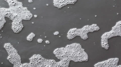 Bubbles on the water 库存影片 62310391