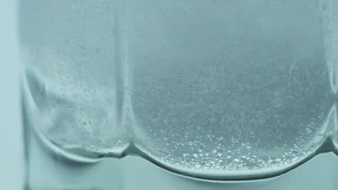 Bubbles in the water Vidéo 112127377