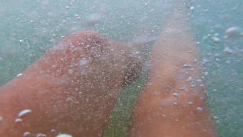 Bubbles in the water Video stock 139928991