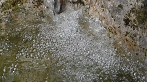 Bubbles on water from a mountain river (slow motion) Video stock 212752269