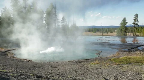 Bubbling hot spring in Yellowstone with audio 動画素材 43109206