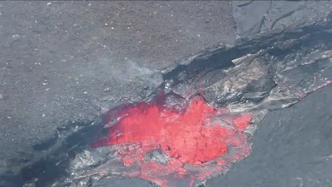 Bubbling Lava in Halemaumau 스톡 동영상 113217339