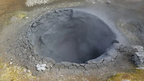 Bubbling Mud Pot Crater in Geothermal Area of Iceland 4K Slow Motion Nature Stockbeeldmateriaal 339812721