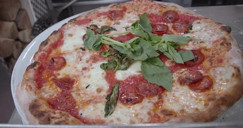 Bubbling Pizza on a plate Video stock 148150061