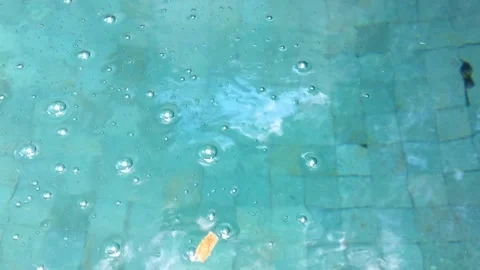 Bubbling swimming pool 動画素材 241378813