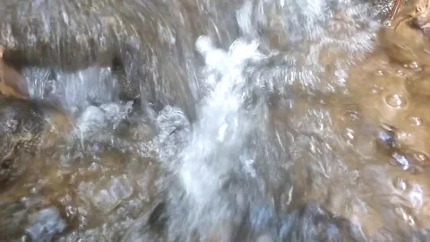 Bubbling Water Stream Vídeo Stock 334798156