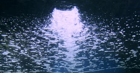 Bubbling water surface action underwater scene nature aquatic environment Vídeos de archivo 305018369