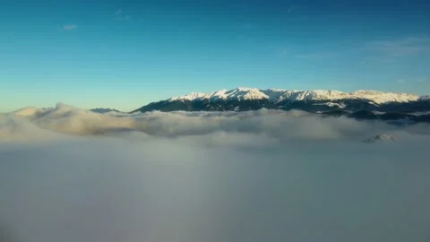 Bucegi de deasupra norilor Stock Footage 170457218