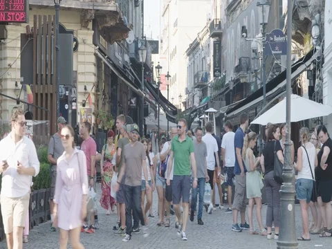 BUCHAREST, ROMANIA - AUGUST 4TH 2017: The streets of the old city with tourists Video stock 78991472