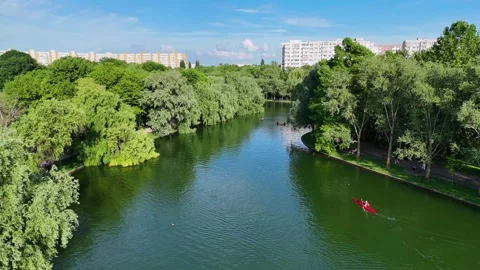 BUCHAREST, ROMANIA - JUNE 15, 2026: Park Lake with Kayakers Video stock 339096256