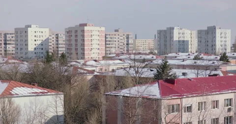 Bucharest rooftops covered with light snow, against taller apartment buildings. Vídeos de archivo 162139732