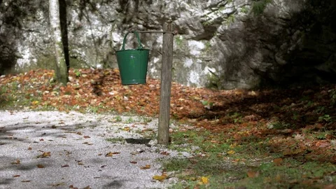 Bucket weighing on the pillar Video stock 81436747
