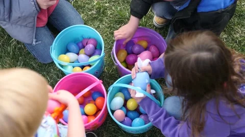 Buckets with plastic Easter eggs and many kids Video stock 145364825