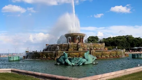 Buckingham Fountain Chicago Illinois Against Blue Sky With White Clouds Stock Footage