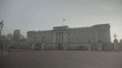Buckingham Palace during Coronavirus Lockdown - London (4K SLOG2) Stock Footage 128380307