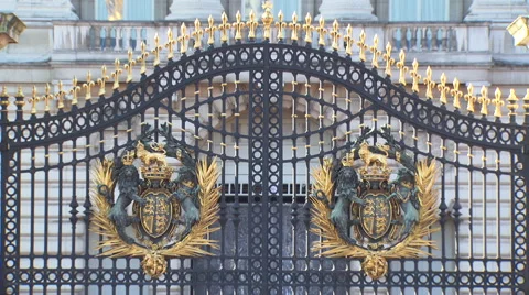 Buckingham Palace front gates 스톡 동영상 52223808