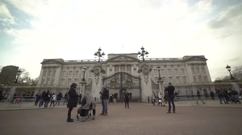Buckingham palace frontyard Stock Footage 61175761