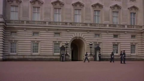 Buckingham Palace guards stand in formation at main entrance on wide parade Stock Footage 317879332