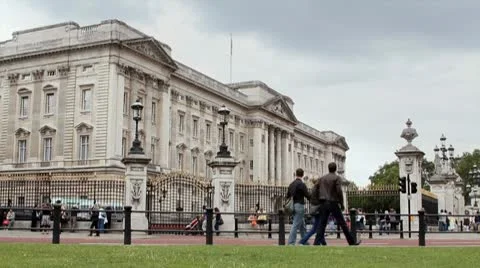 Buckingham Palace low angle Vídeo Stock 10604917