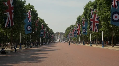 Buckingham Palace from The Mall 2 Stock Footage 91654469