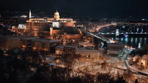 Buda Castle and Chain Bridge at Night in Snowy Budapest Video stock 329573943