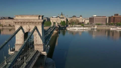 Budapest - 4K drone flying above the beautiful Szechenyi Chain Bridge Stock Footage 131815337