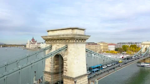 Budapest - 4K Drone Flying around The Beautiful Szechenyi Chain Bridge 스톡 동영상 143572143