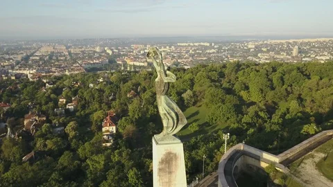 Budapest Citadell and Liberty statue on Gellert Hill  Hungary  camera flying Stock Footage 103312054