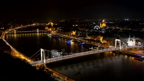 Budapest city panoramic time lapse of traffic and bridges over Danube at night Stock-Footage 132197555