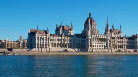 Budapest city view from a boat Vidéo 325530932