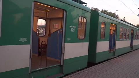 Budapest Hév with open doors Video stock 162622666