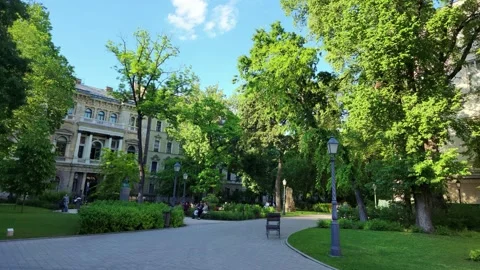 Budapest, Hungary - 13 May 2026: Budapest museum square and a city park Vídeo Stock 335231925