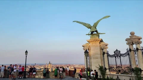 Budapest, Hungary - 26 August 2023: Buda Castle courtyards and Turul statue Vídeo Stock 335231920