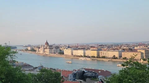 Budapest, Hungary - 26 August 2023: Historic Waterfront Skyline, Danube River Vídeo Stock 337957381