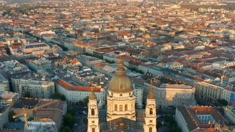 Budapest, Hungary - 4K drone flying over the beautiful St. Stephen's Basilica Stock Footage 115498230