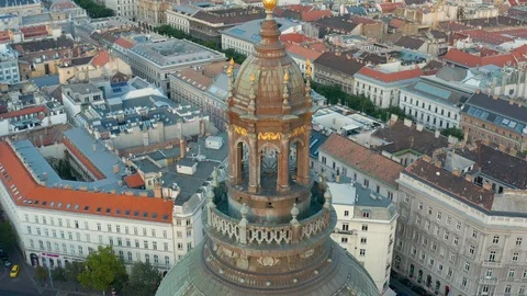Budapest, Hungary - 4K drone flying away from beautiful St. Stephen's Basilica Stock Footage 115498344
