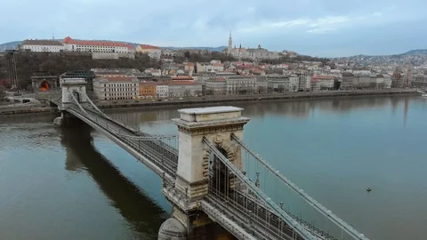 Budapest, Hungary. Top view on the Secheni Chain Bridge over the Danube River. Vídeo Stock 120749948